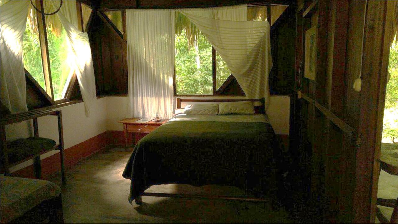 Laguna Yaxha Ecolodge El Sombrero מראה חיצוני תמונה