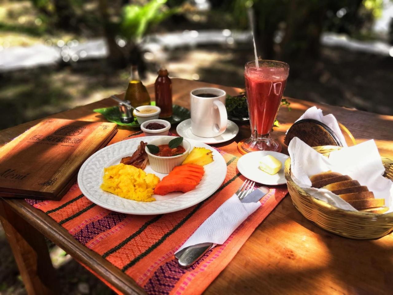 Laguna Yaxha Ecolodge El Sombrero מראה חיצוני תמונה